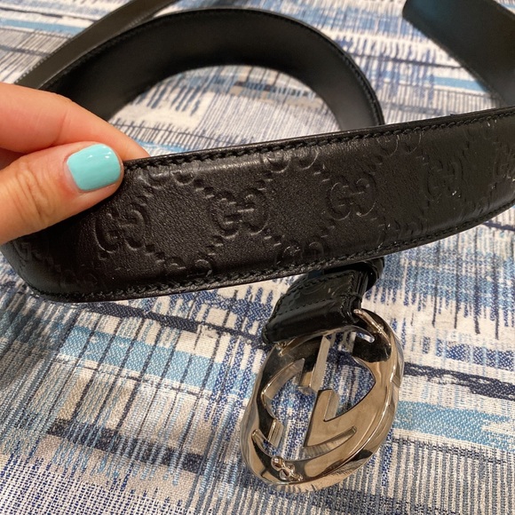 good condition and it’s authentic - Picture 2 of 2